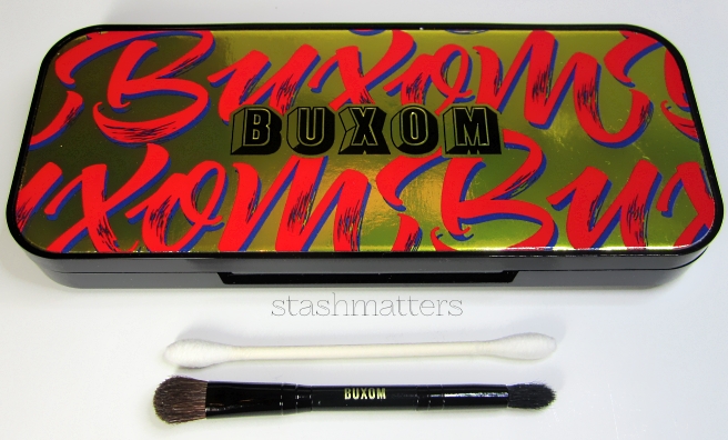 Buxom_look_all_you_want_12