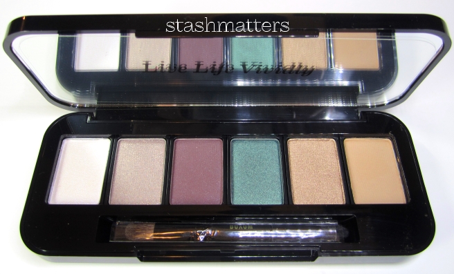 Buxom_look_all_you_want_8