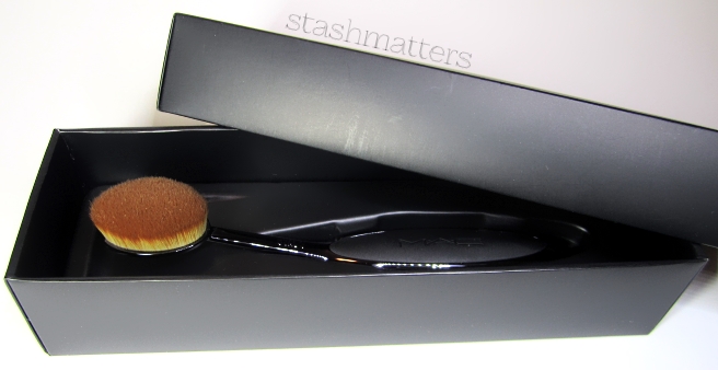 MAC Masterclass Oval 6 Brush | stash matters
